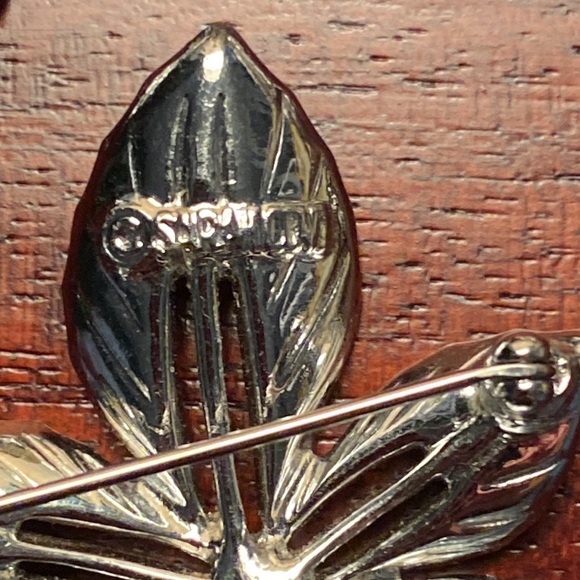 Vintage Sarah Coventry Silvertone Leaf Brooch and Clip Earring Set Like New - Picture 5 of 9